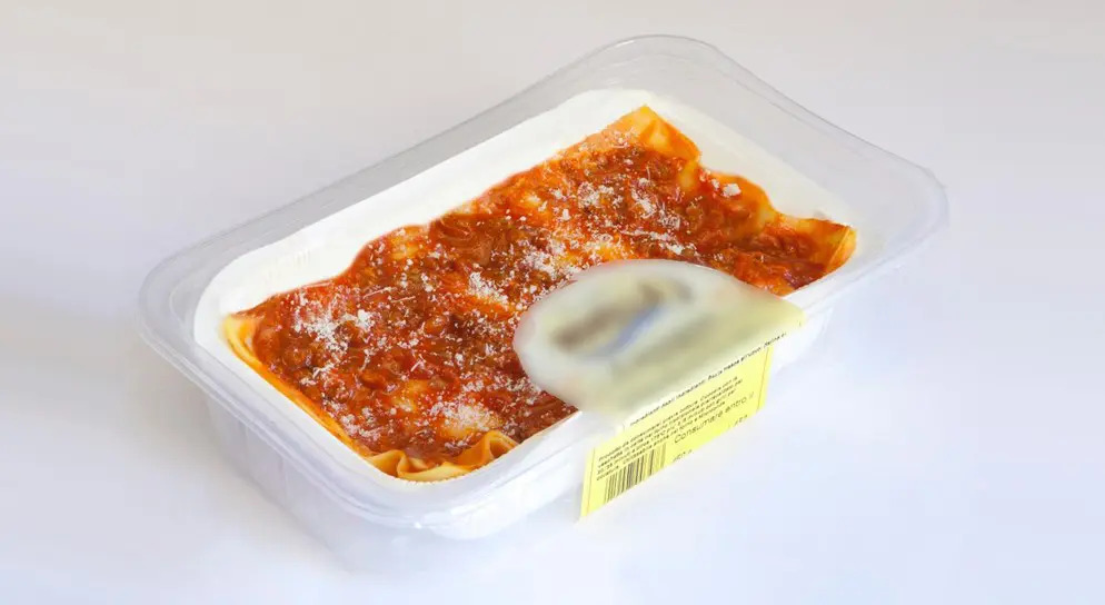 tray-seal-packing-pasta